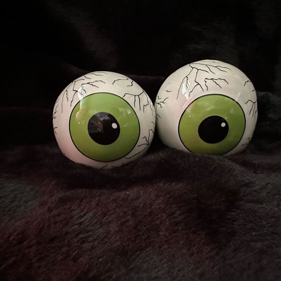 EYEBALLS (Halloween) salt and pepper shakers never used or displayed - Picture 1 of 3